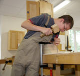Tischler beim Zinken